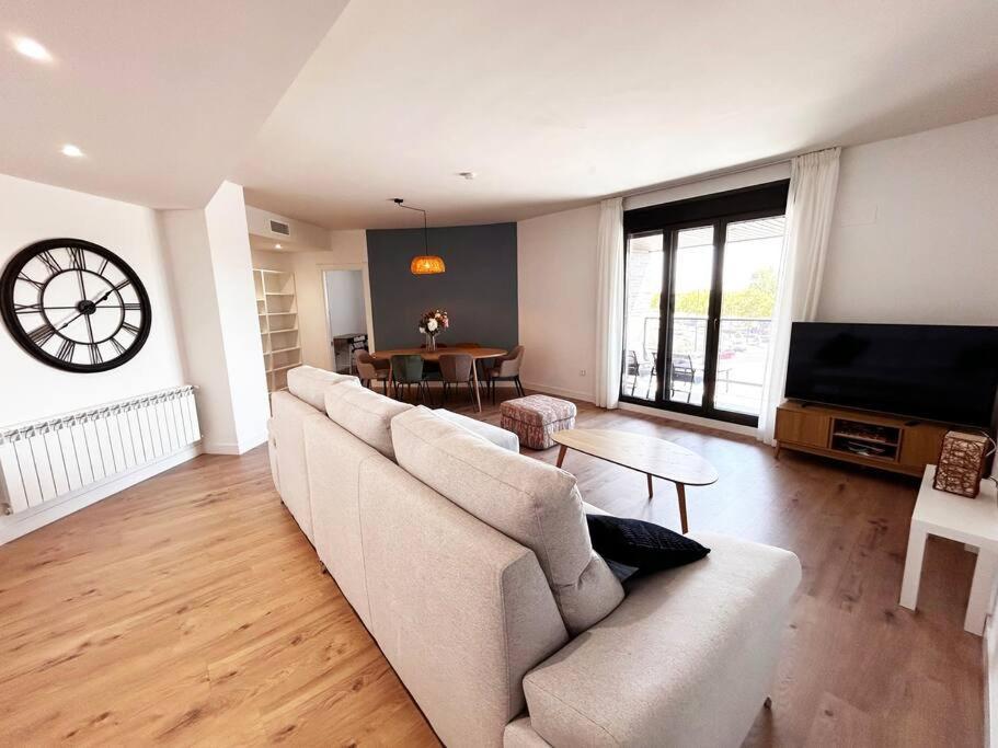 Apartamento De Cuatro Habitaciones En Talavera Talavera de la Reina Bagian luar foto
